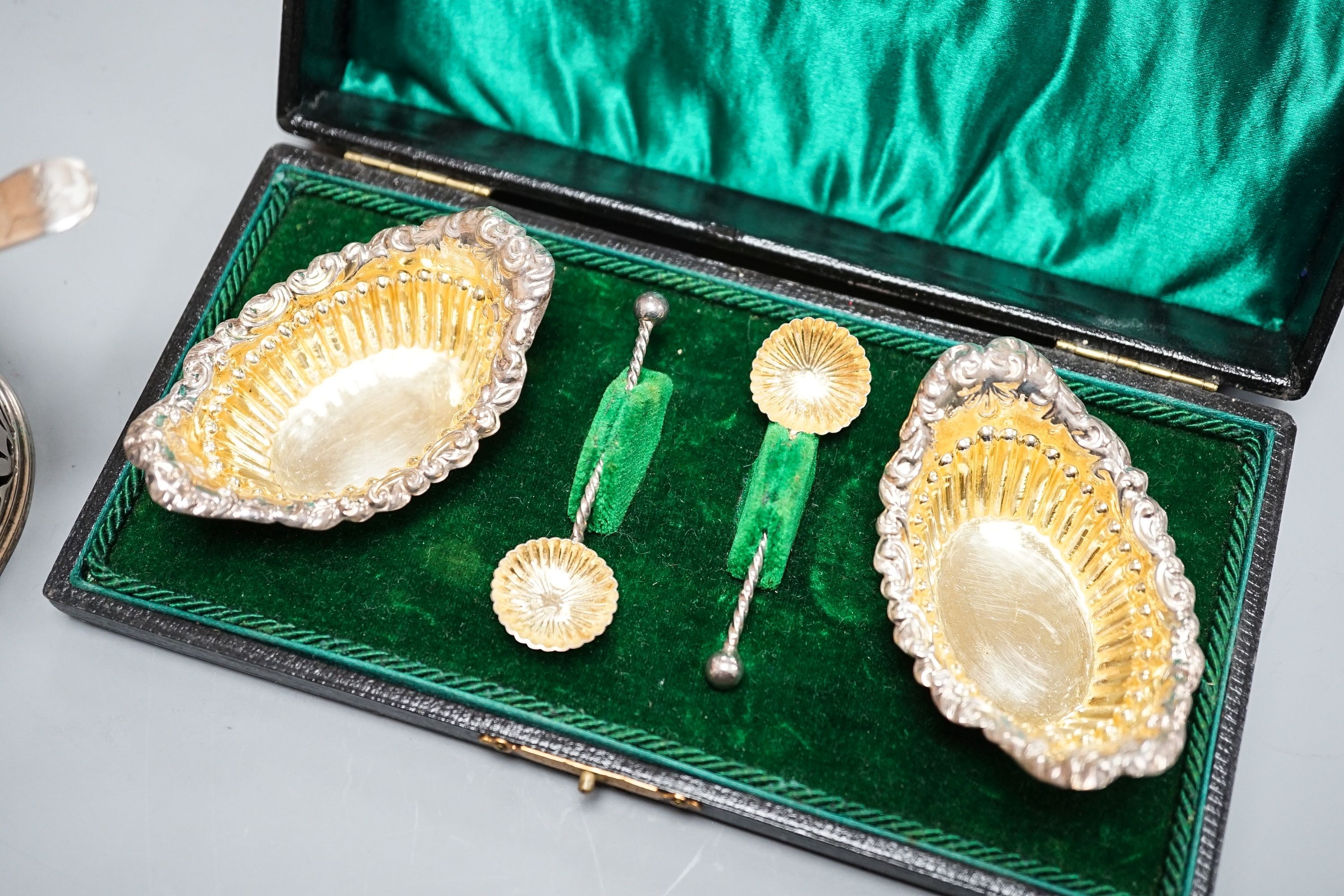 A Victorian pierced silver drum mustard, London, 1839 and a cased pair of silver salts with spoons.